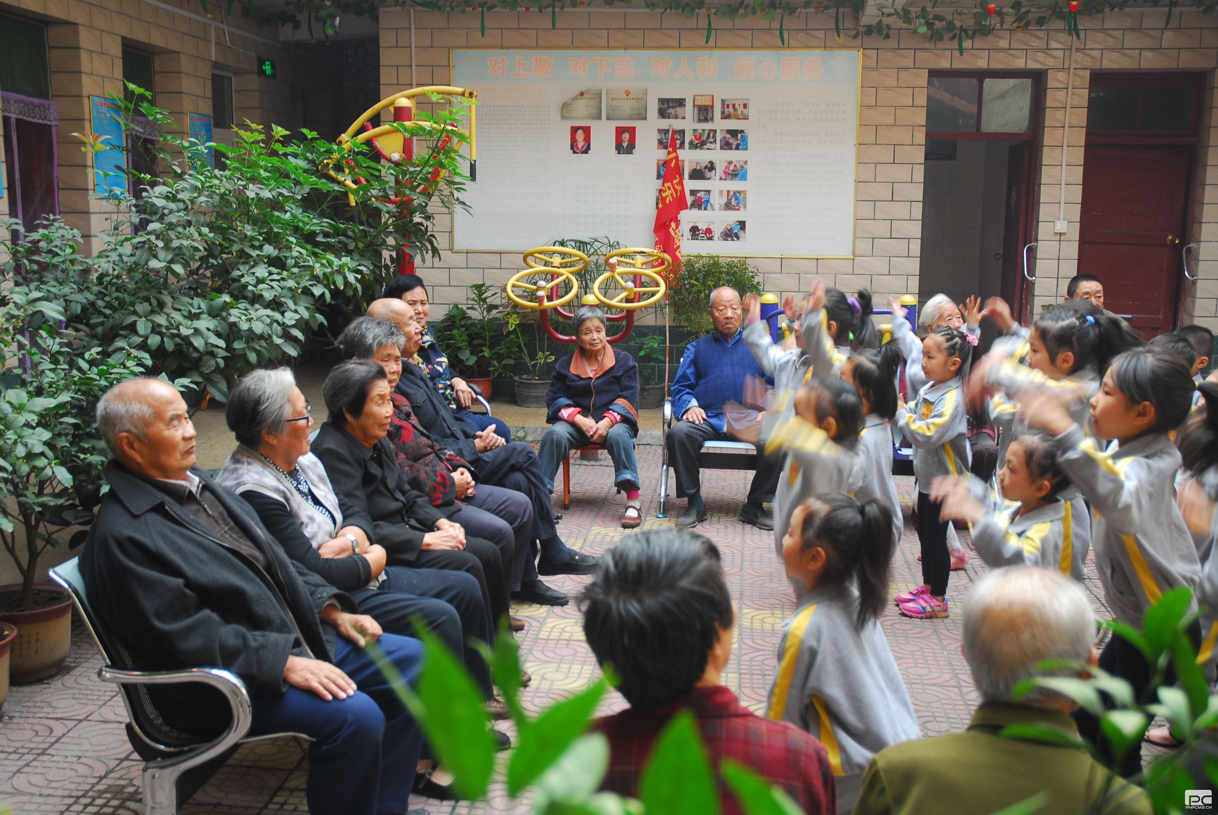 南阳养老院|老人可以这样测平衡力